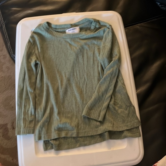 H&M, Target, Old Navy long sleeve shirts, sweatshirt, and dress - Picture 4 of 5